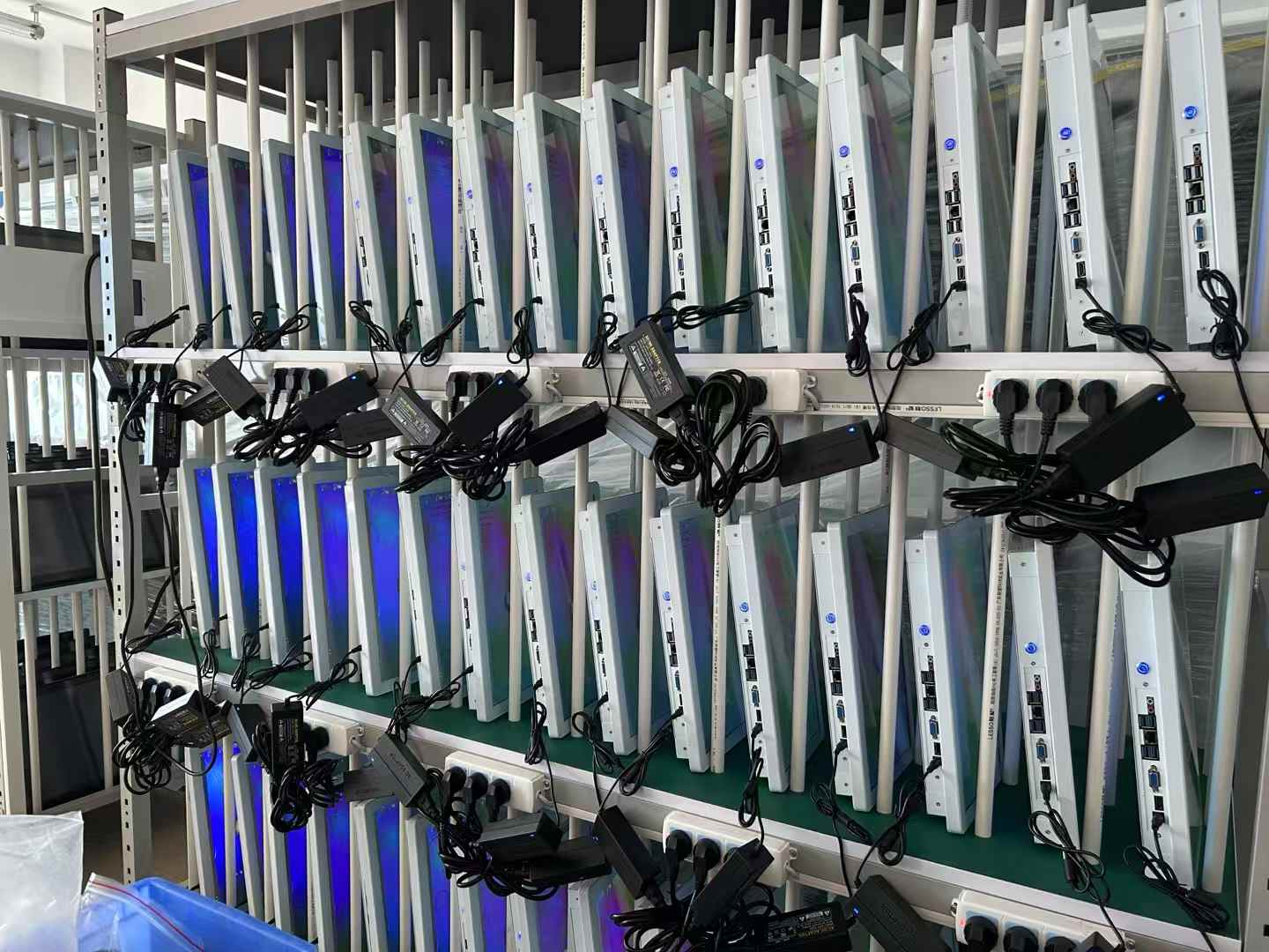 15.6寸睿驰科技白色壁挂触摸一体机/工控机